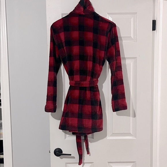Red and Black Plaid Robe - Picture 6 of 6